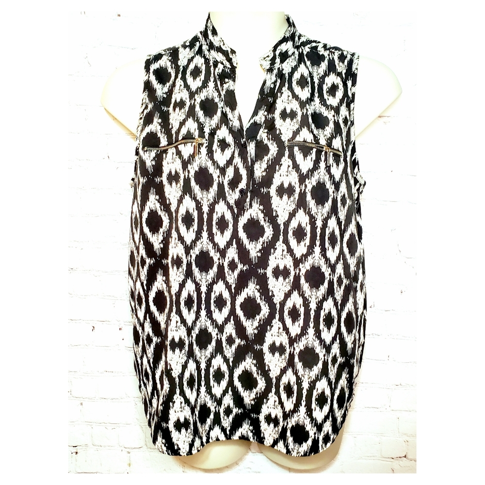 🥀Time to Bloom🥀 b&w pullover sleeveless blouse
